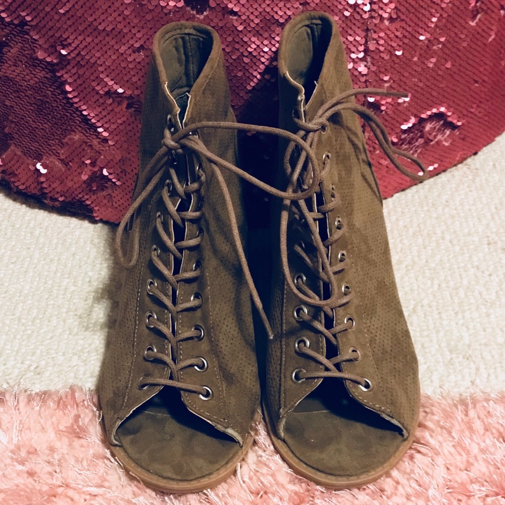 🌸OFFERS?🌸 Booties